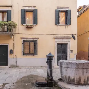 https://accademia-apartments-rr.hotelinveneto.com